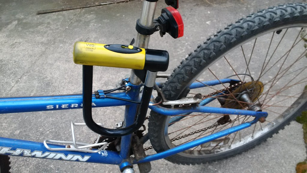Where To Put Bike Lock While Riding