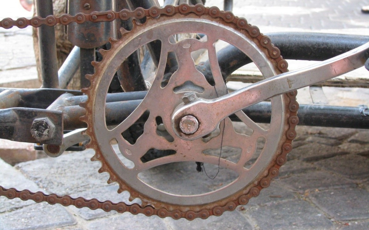 Scrub the Rust Away From Bike Chain