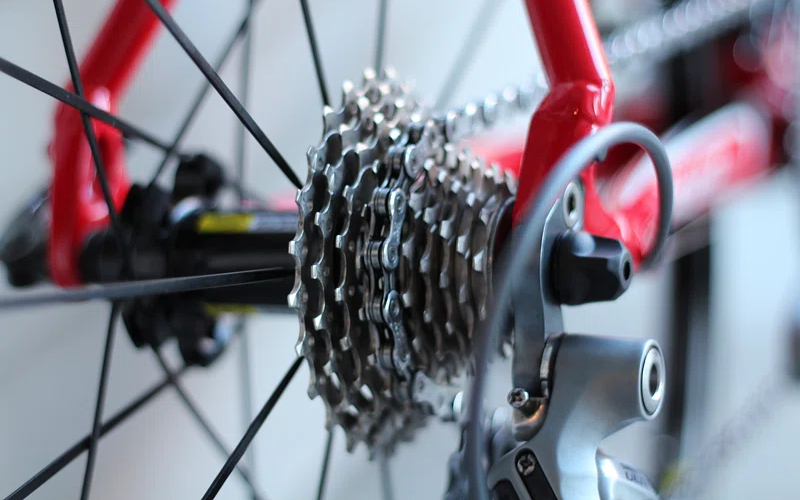 How to Tighten a Bike Chain with a Derailleur